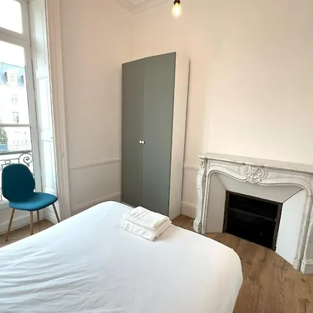 Renovated 8 Pers Apartment